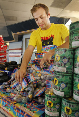 Red Hot Fireworks | Lake Pleasant Parkway and, Westwing Pkwy, Peoria, AZ 85383, USA | Phone: (920) 216-2608