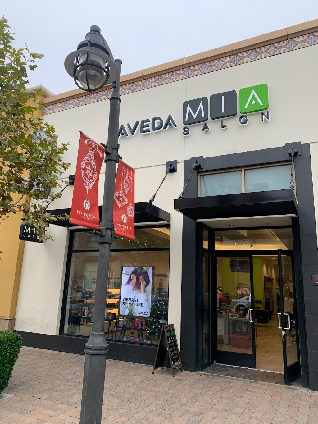 Mia Salon Aveda | 12590 N Main St, Rancho Cucamonga, CA 91739, USA | Phone: (909) 373-6888