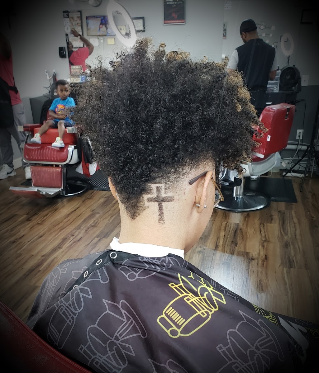 Heads Up Barber and Beauty | 3208 B, W Gate City Blvd, Greensboro, NC 27407, USA | Phone: (336) 299-6877