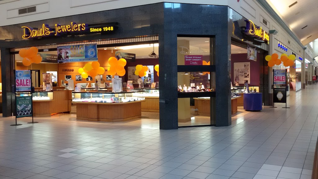 Daniels Jewelers | 1675 W Lacey Blvd, Hanford, CA 93230, USA | Phone: (559) 583-1111