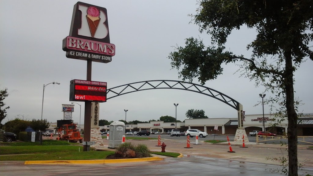 Braums Ice Cream & Burger Restaurant | 2210 W Park Row Dr, Pantego, TX 76013, USA | Phone: (817) 299-9383