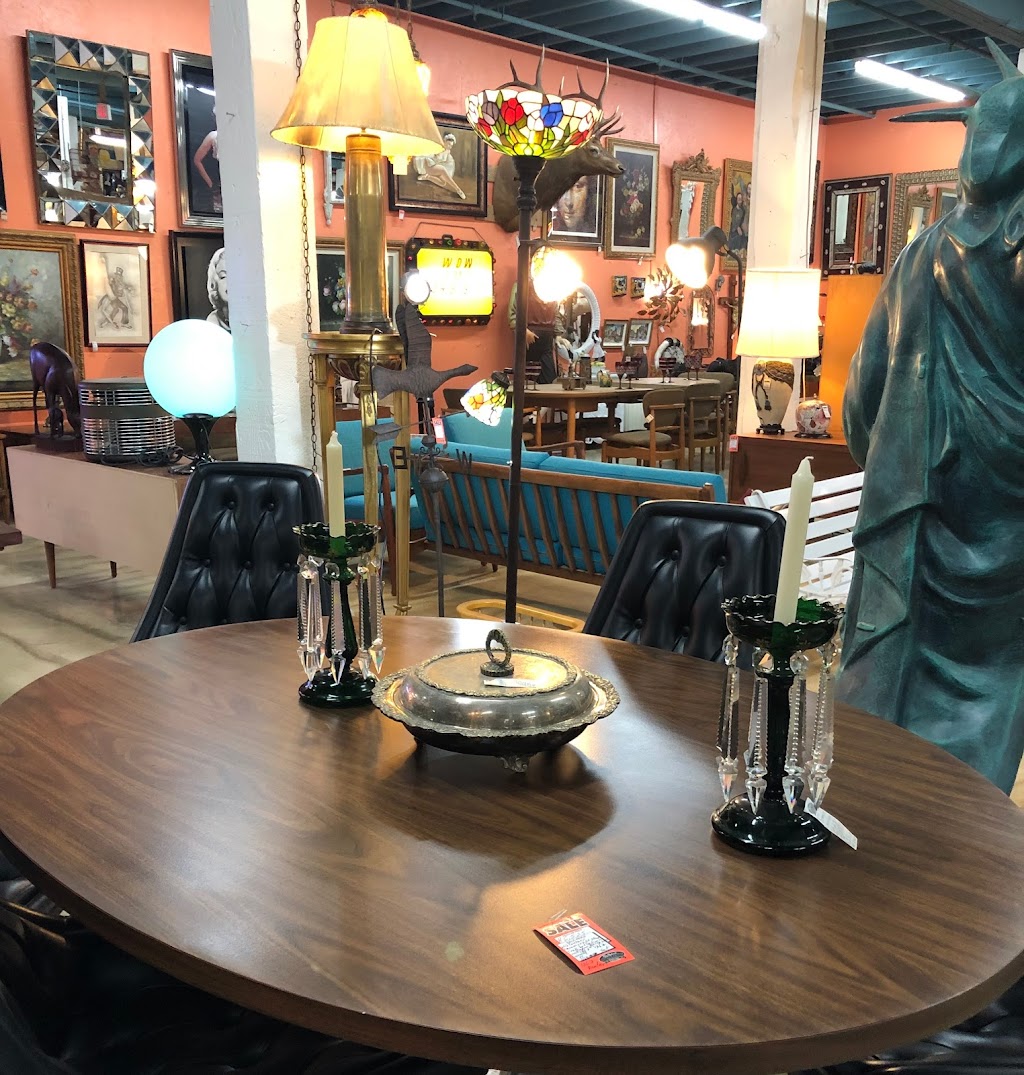 King Richards Antique Vintage Center | 12301 Whittier Blvd, Whittier, CA 90602, USA | Phone: (562) 698-5974