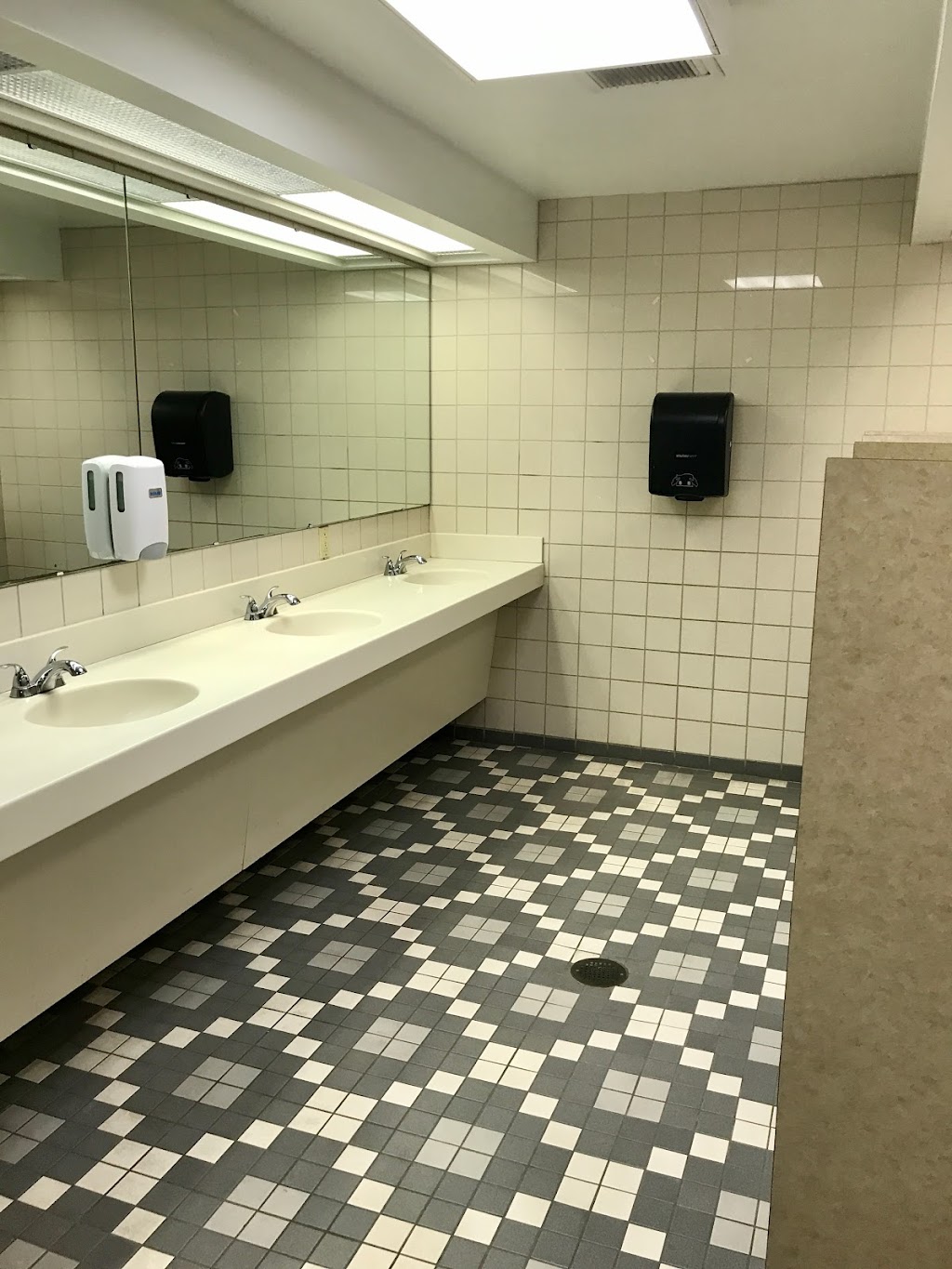 James Sports Center | 301 W Winters St, Scott AFB, IL 62225, USA | Phone: (618) 256-4524