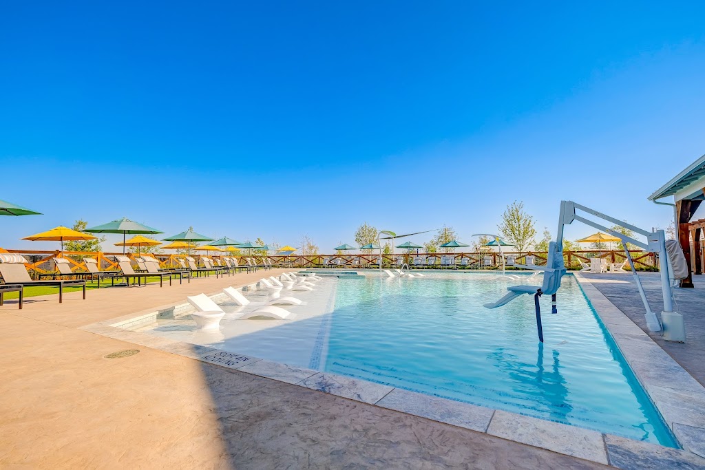 BB Living Light Farms | 4430 Prairie Xing #100, Celina, TX 75078, USA | Phone: (972) 597-5819