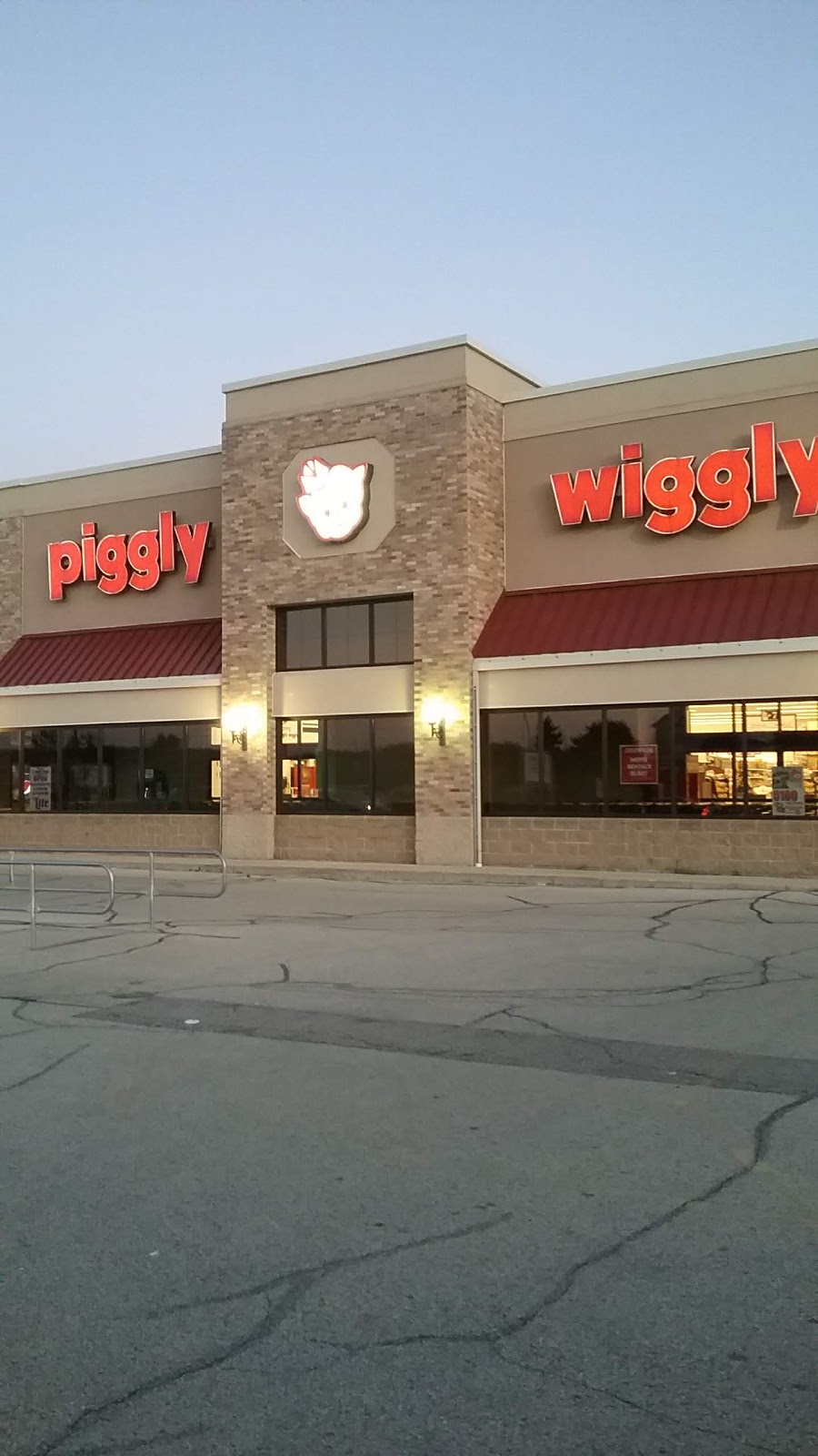 Fox Bros. Piggly Wiggly | 2575 E Washington St, West Bend, WI 53095 | Phone: (262) 335-2900