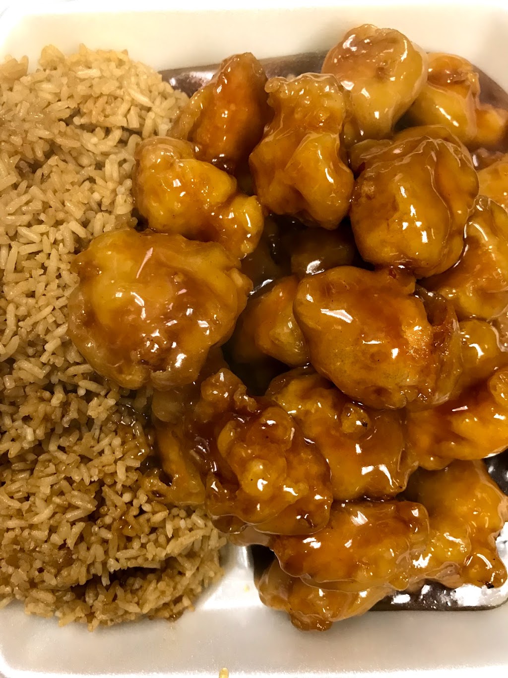 Lucky Kitchen Chinese Restaurant | 2370 S Wayne Rd, Westland, MI 48186, USA | Phone: (734) 595-3333