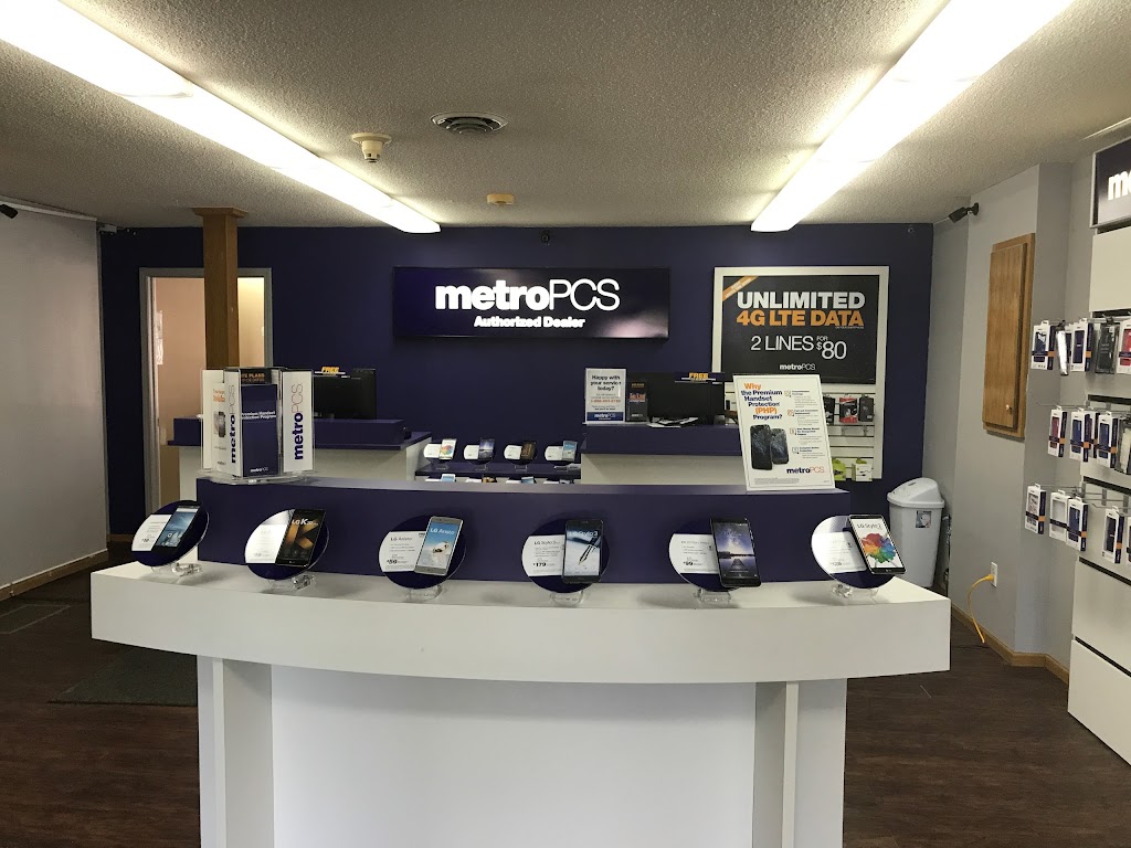 Metro by T-Mobile | 500 W Main St Ste 12, Anoka, MN 55303, USA | Phone: (763) 421-0306