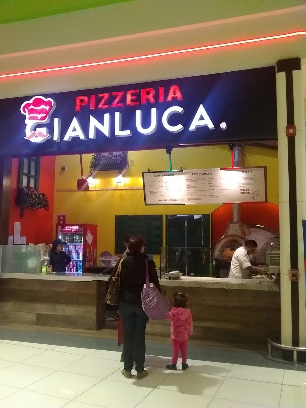 Pizzería Gianluca | Carretera, Tijuana - Tecate 25420-F9, Paseos del Vergel, El Refugio, 22245 Tijuana, B.C., Mexico | Phone: 664 976 4373