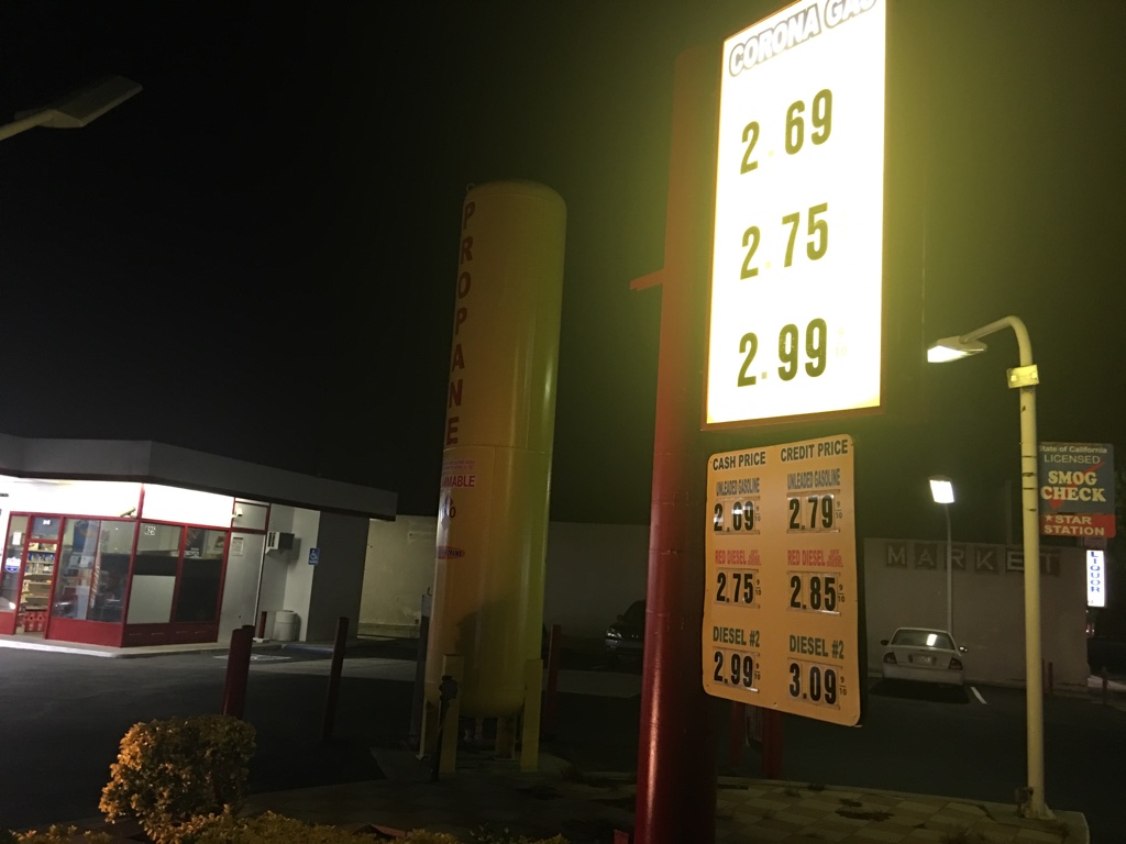 Corona Gas Station | 625 W 6th St, Corona, CA 92882, USA | Phone: (951) 275-6528