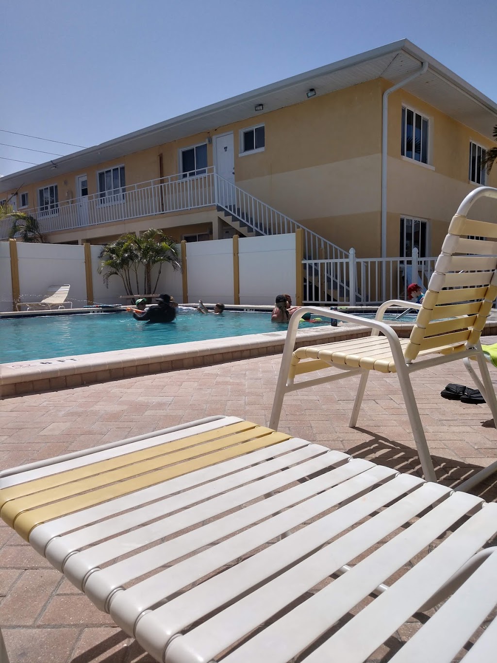 Birdsong Gulf Front Beach Suites | 10280 Gulf Blvd #4811, Treasure Island, FL 33706, USA | Phone: (727) 258-7930