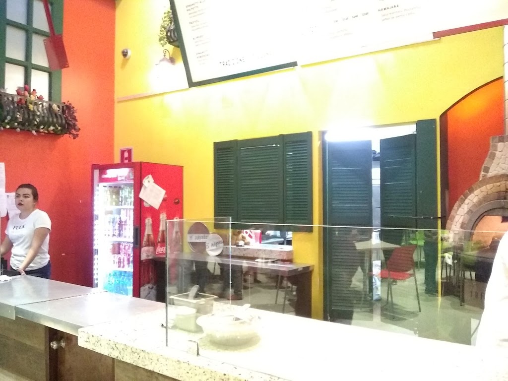 Pizzería Gianluca | Carretera, Tijuana - Tecate 25420-F9, Paseos del Vergel, El Refugio, 22245 Tijuana, B.C., Mexico | Phone: 664 976 4373