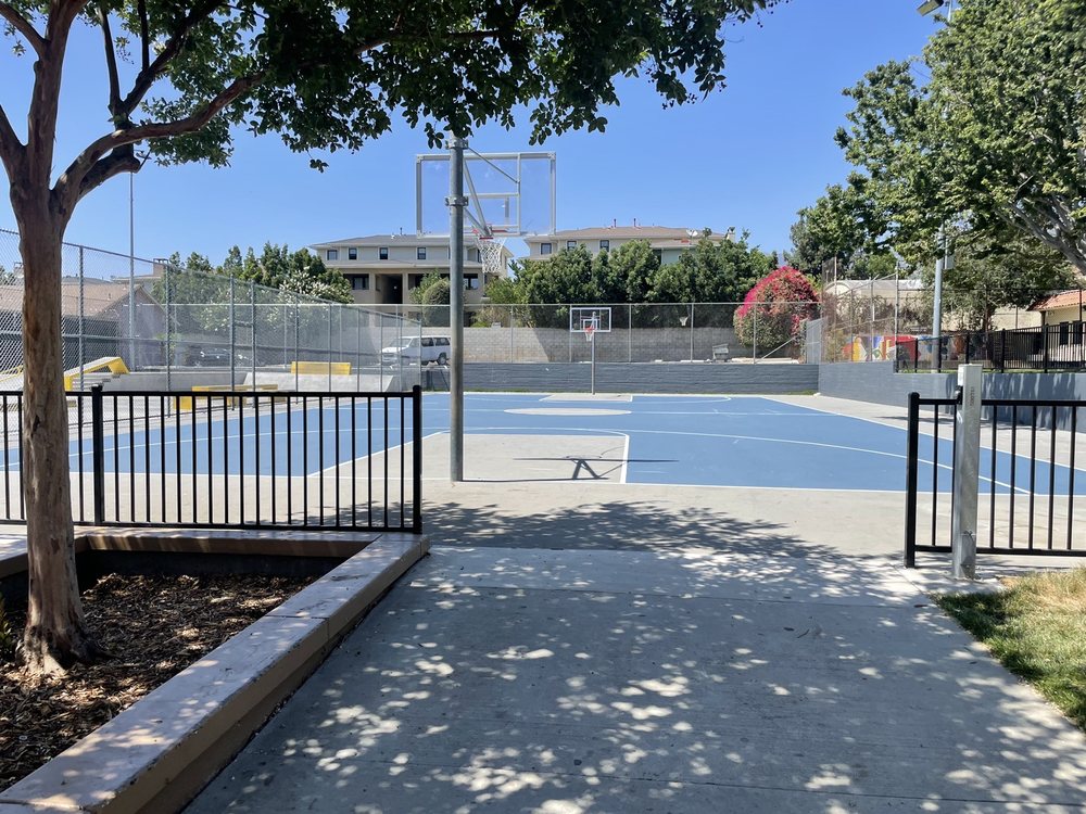 La Pintoresca Park | 45 E Washington Blvd, Pasadena, CA 91103, USA | Phone: (626) 744-7500