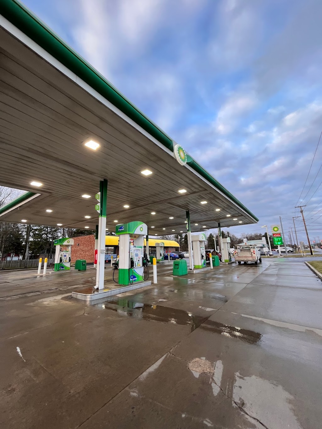 bp | 111 County Line Road East E, OH-14, Columbiana, OH 44408, USA | Phone: (330) 482-3000