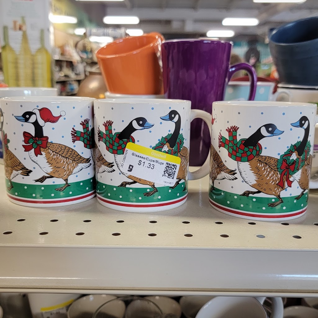 Goodwill Chardon | 425 Water St, Chardon, OH 44024, USA | Phone: (440) 901-0100