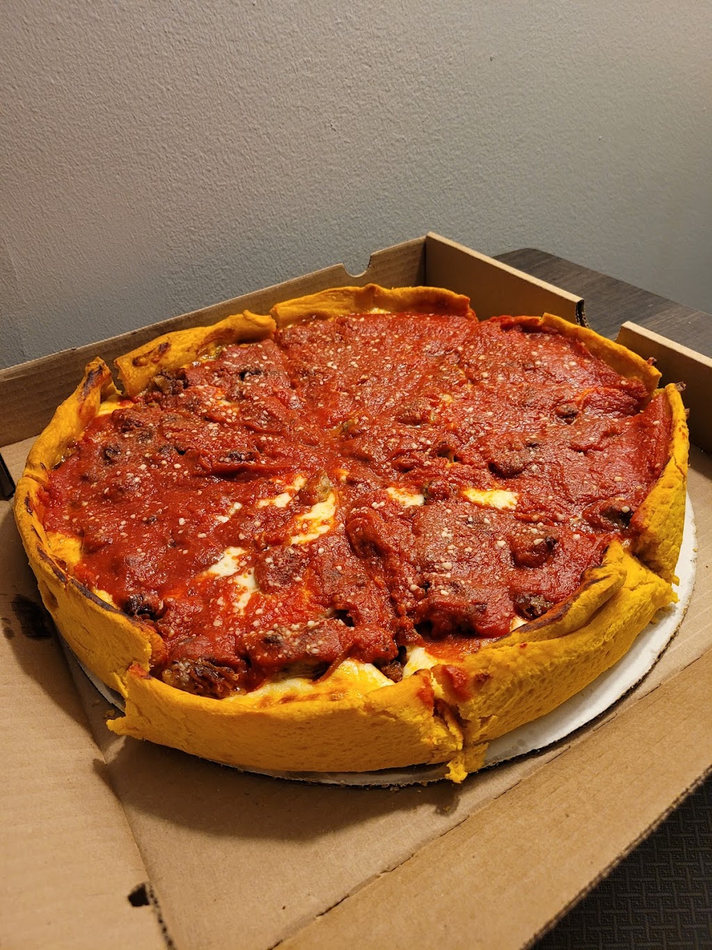 Beggars Pizza | 417 63rd St, Downers Grove, IL 60516, USA | Phone: (630) 435-5500