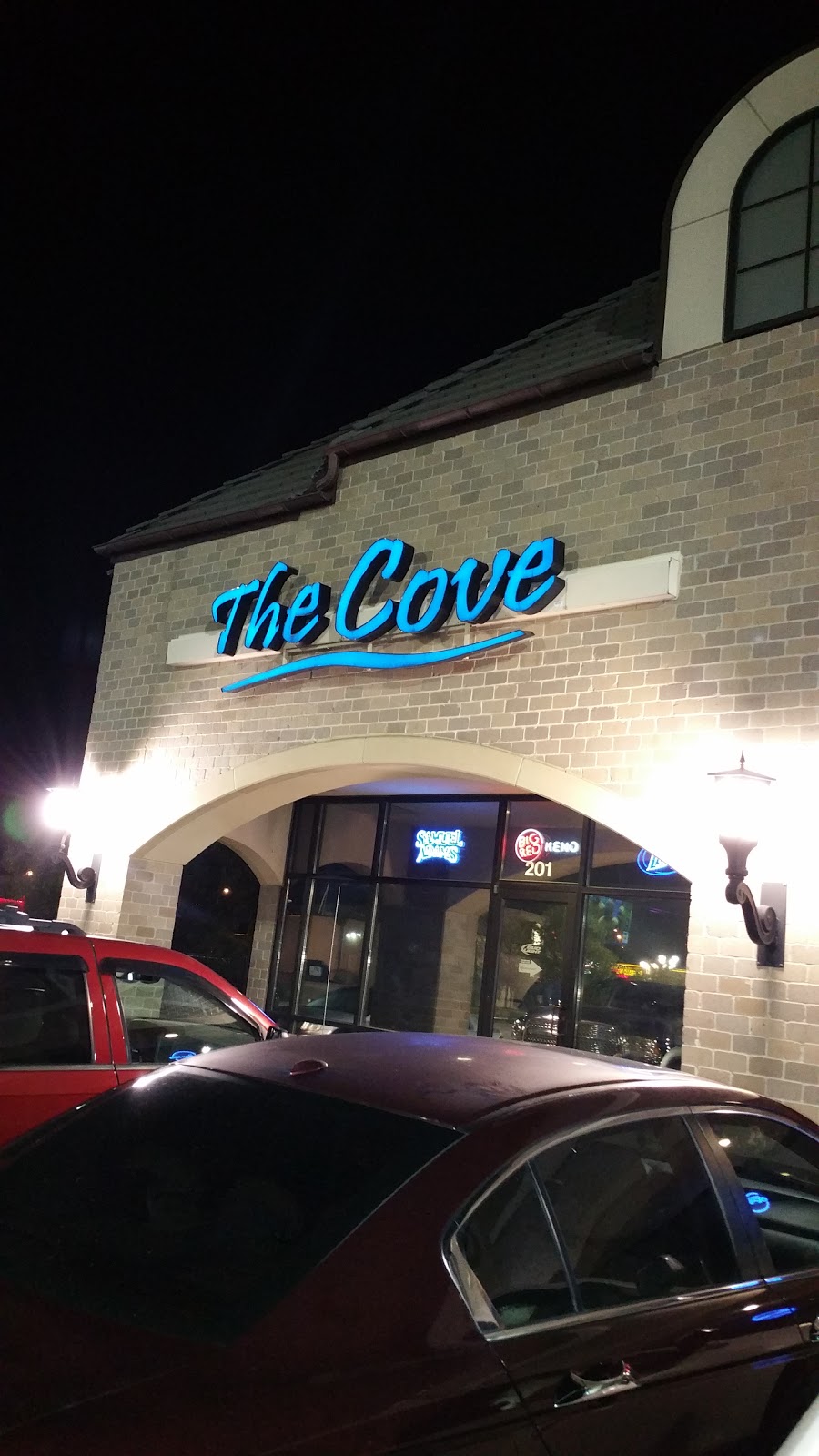 Cove Lounge & Grille | 3525 N 147th St, Omaha, NE 68116, USA | Phone: (402) 932-3135