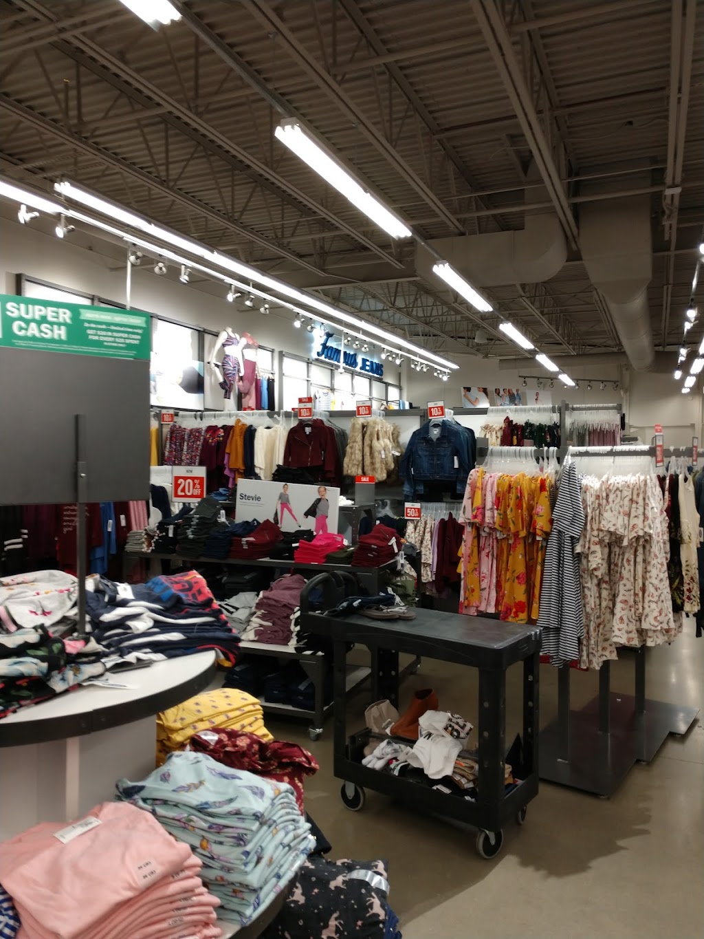 Old Navy Outlet | 400 S Wilson Rd SPACE 180, Sunbury, OH 43074, USA | Phone: (740) 965-4274