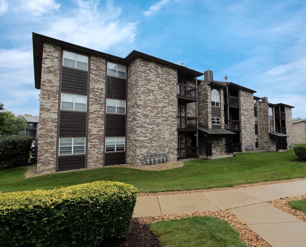 Windsor Estate Apartments | 232 Butterfield Dr, Bloomingdale, IL 60108, USA | Phone: (844) 868-1425
