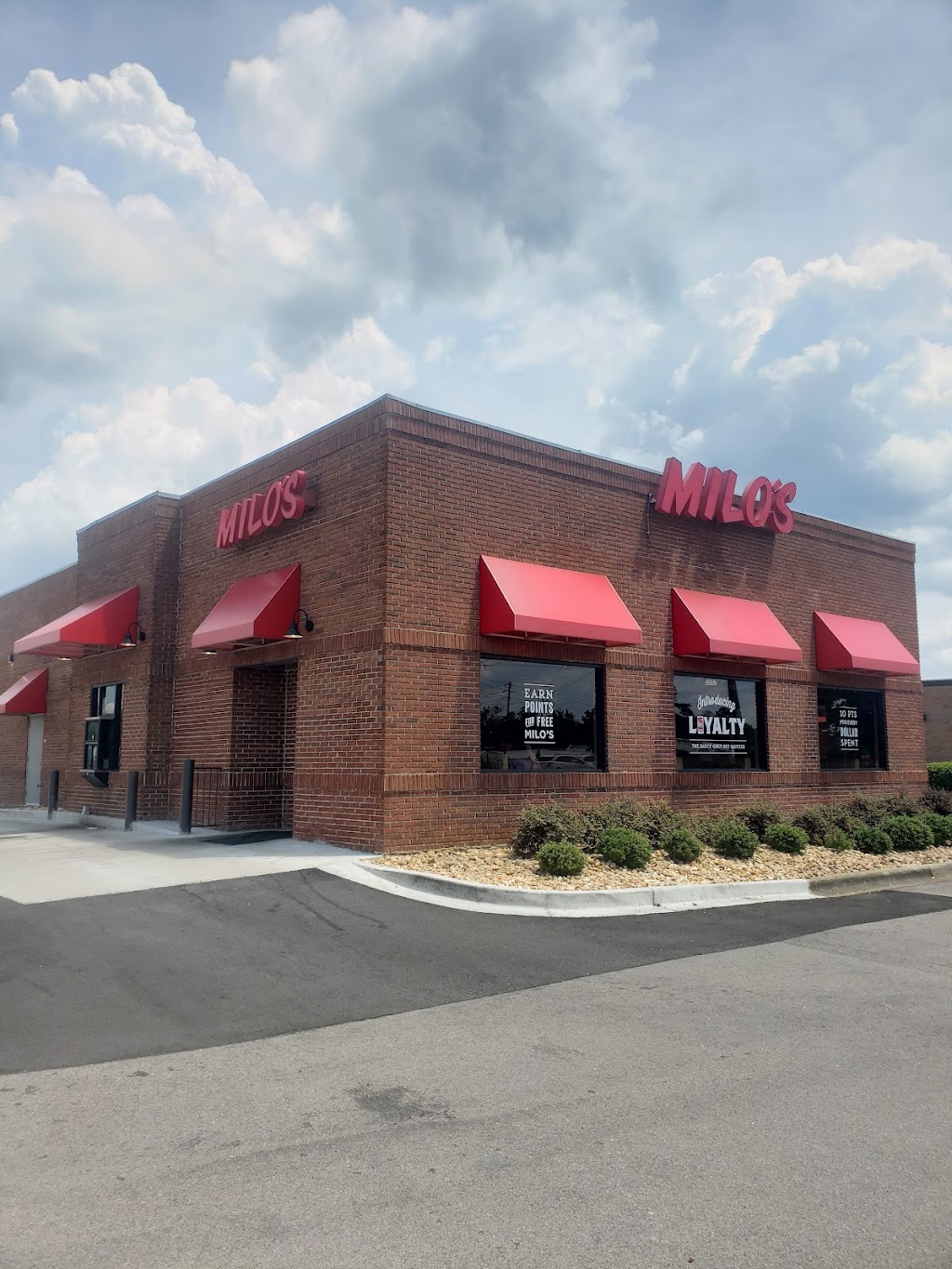 Milos Hamburgers | 2057 Village Dr, Moody, AL 35004, USA | Phone: (205) 640-4885