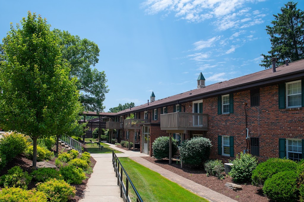 Holiday Park Apartments and Townhomes | 80 Sandune Dr, Pittsburgh, PA 15239, USA | Phone: (724) 733-4550