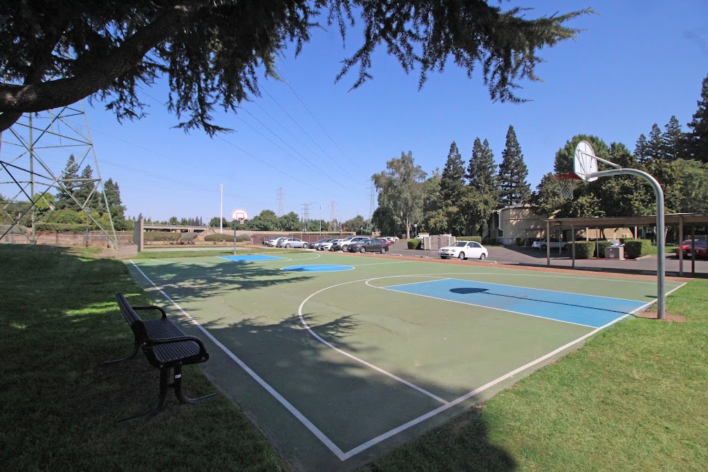 Rivercrest Apartments | 7928 La Riviera Dr, Sacramento, CA 95826, USA | Phone: (916) 381-3083