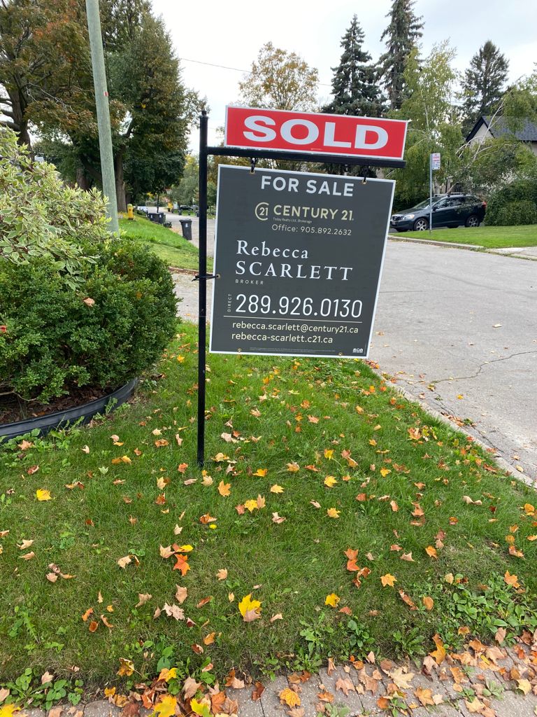 Rebecca Scarlett Realtor - CENTURY 21 Today Realty Ltd. | 1027 Pelham St, Fonthill, ON L0S 1E0, Canada | Phone: (289) 926-0130