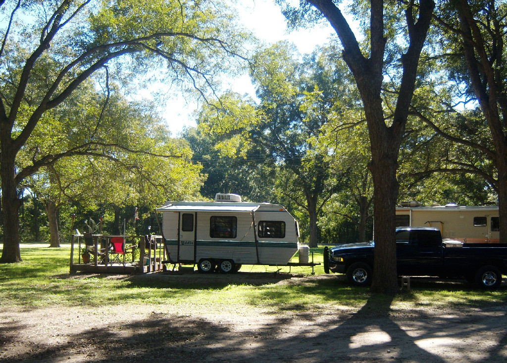 Pleasant Grove RV Park | 568 Pleasant Grove Rd, Elgin, TX 78621, USA | Phone: (512) 285-9335