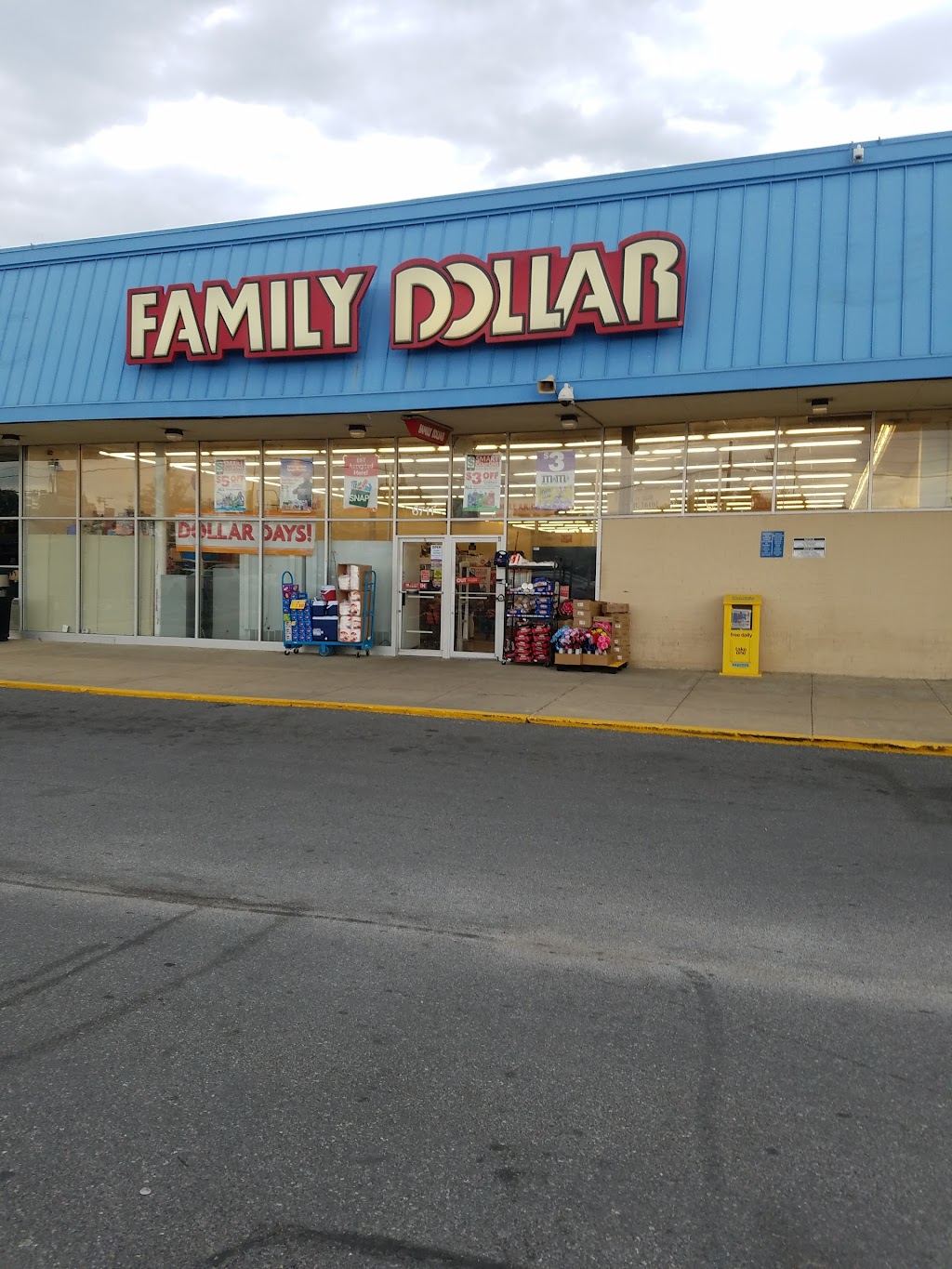 Family Dollar | 6711 Annapolis Rd, Landover Hills, MD 20784, USA | Phone: (301) 683-0340