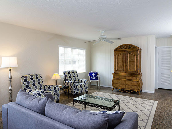 Gulf Breeze Inn | 2008 Gulf Blvd, Indian Rocks Beach, FL 33785, USA | Phone: (727) 595-6104