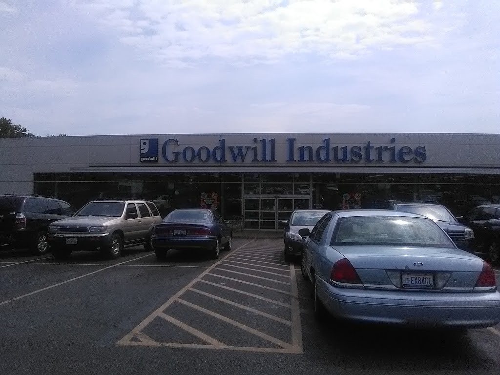 Tri-County Goodwill Store | 10600 Springfield Pike, Cincinnati, OH 45215, USA | Phone: (513) 771-4804