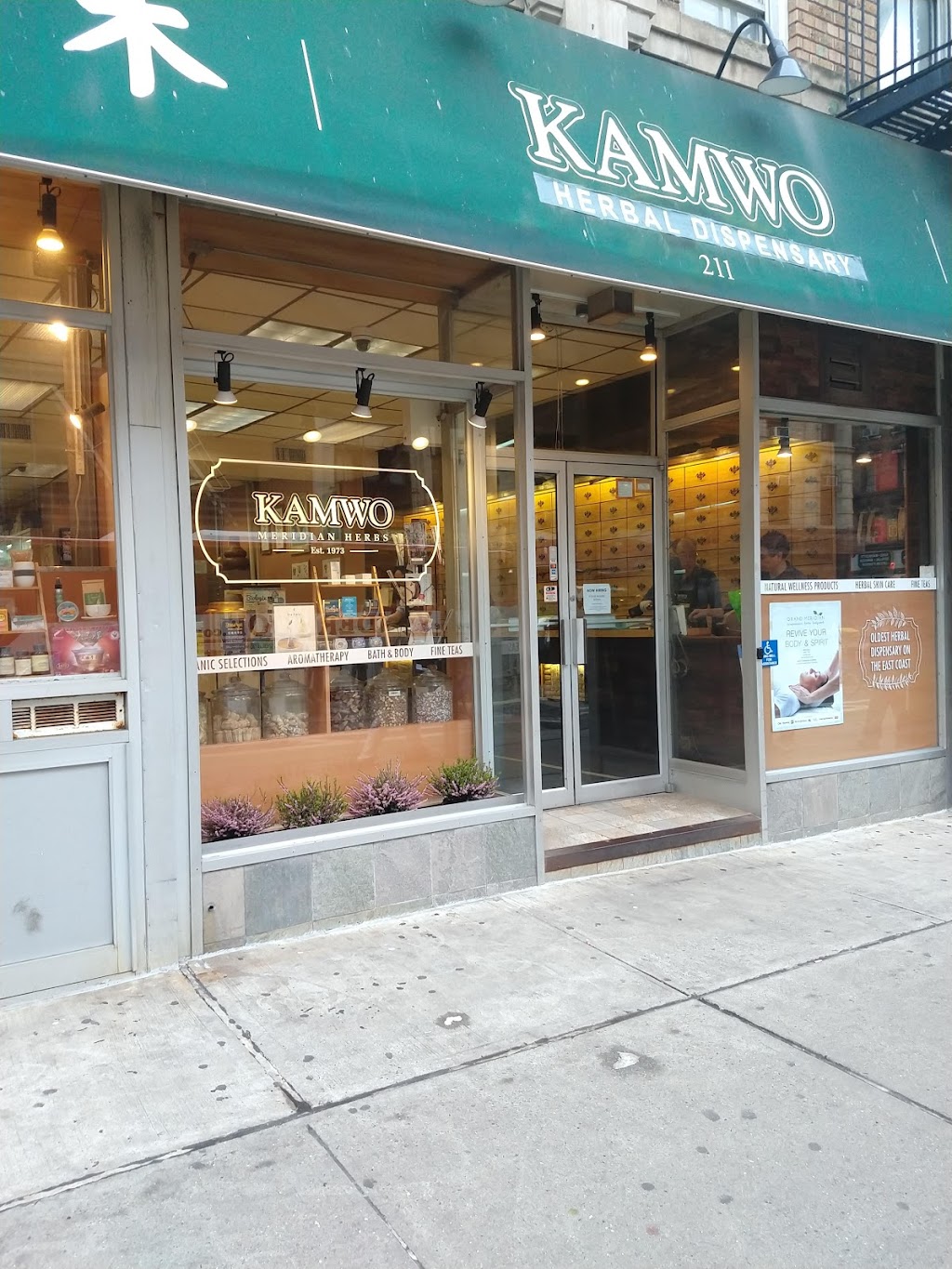 Kamwo Herbal Pharmacy | 211 Grand St, New York, NY 10013, USA | Phone: (212) 966-6370