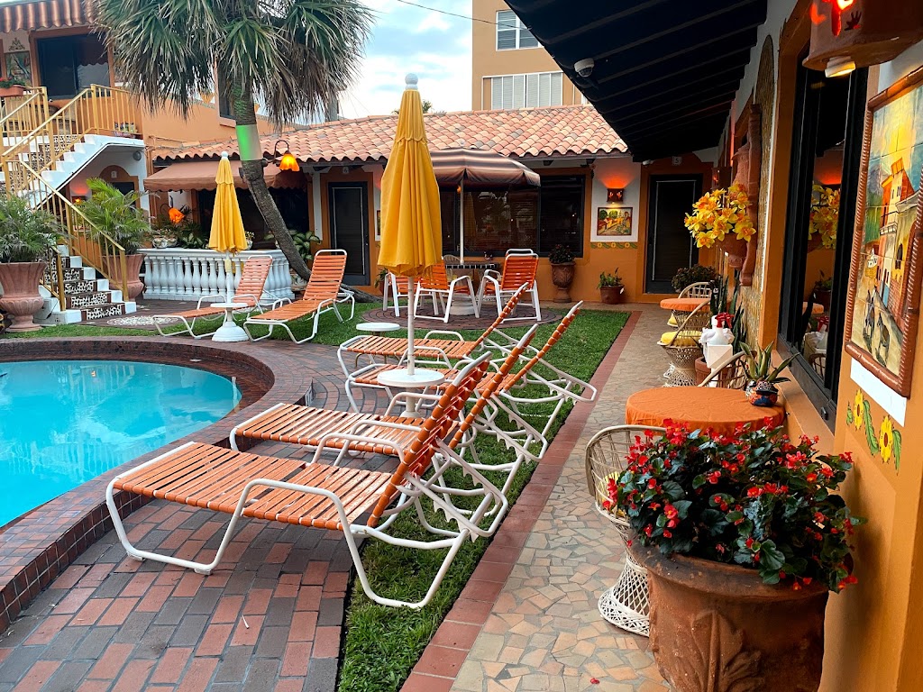 Blue Seas Courtyard | 4525 El Mar Dr, Lauderdale-By-The-Sea, FL 33308, USA | Phone: (954) 772-3336