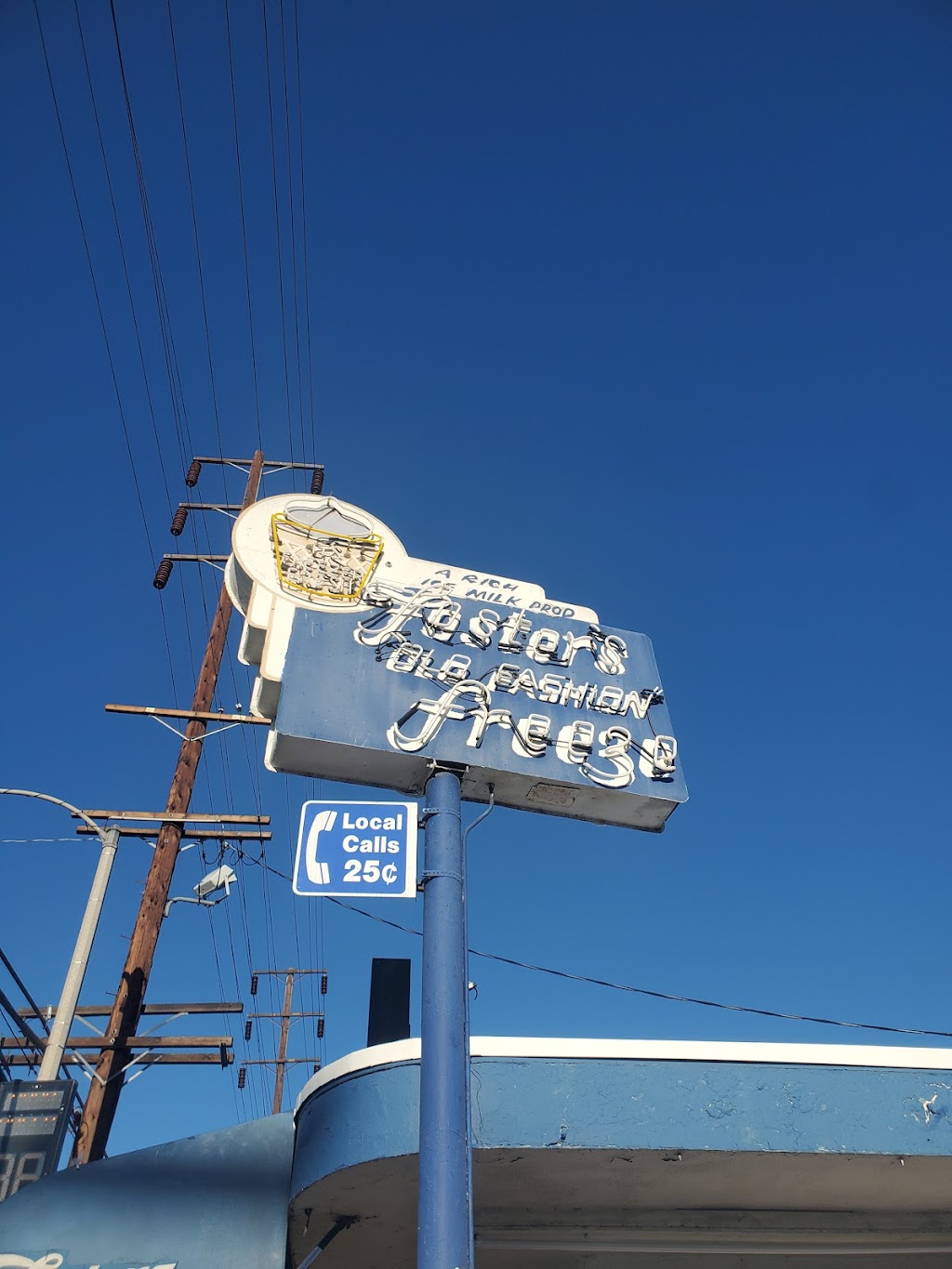 Fosters Freeze | 2760 Fletcher Dr, Los Angeles, CA 90039, USA | Phone: (323) 663-2045