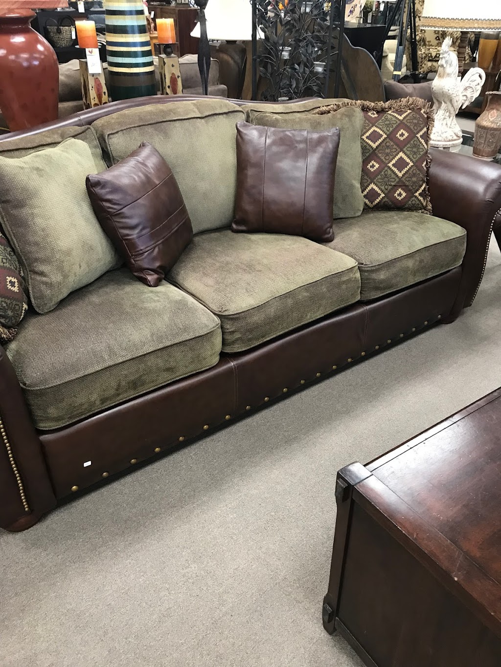 Red Rooster  Furniture Consignment | 5959 E Southern Ave, Mesa, AZ 85206, United States | Phone: (480) 832-9404