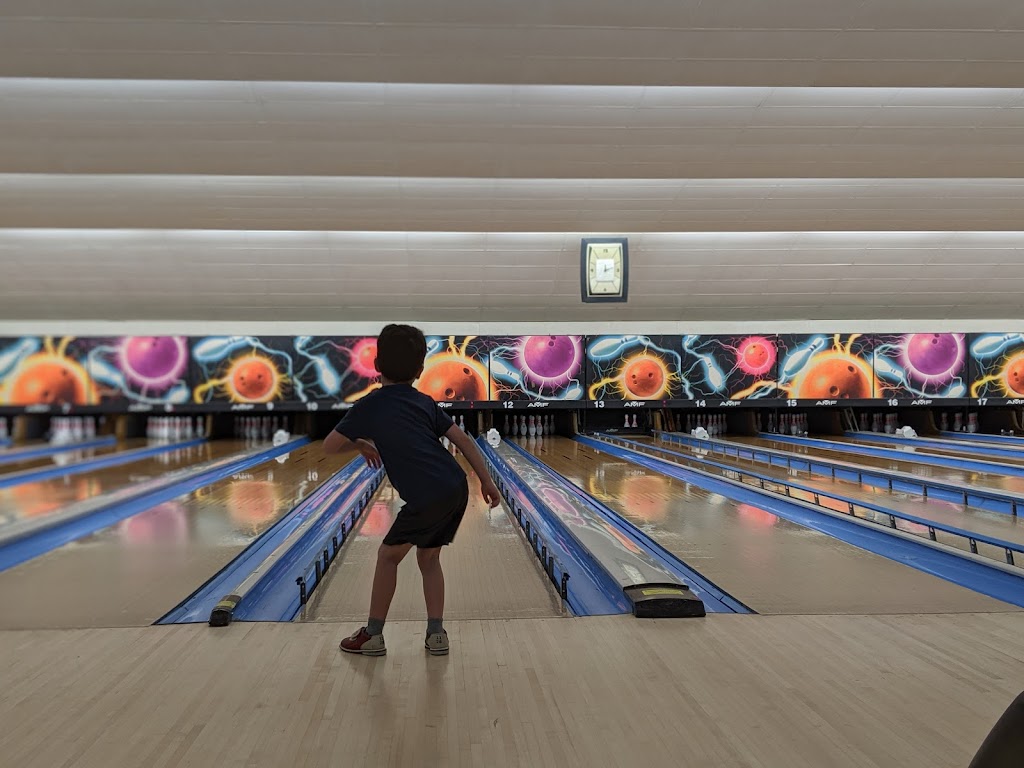 Du Bowl Lanes | 2711 Lemay Ferry Rd, St. Louis, MO 63125, USA | Phone: (314) 892-3900