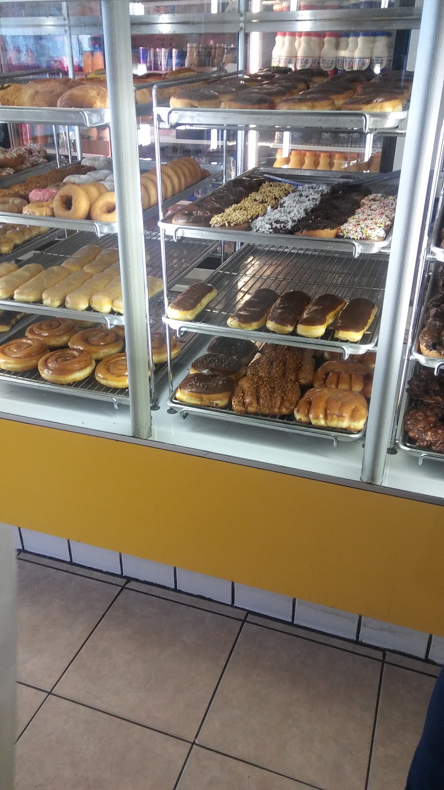 Sunrise Donuts | 21691 Yucca Loma Rd, Apple Valley, CA 92307, USA | Phone: (760) 247-5333