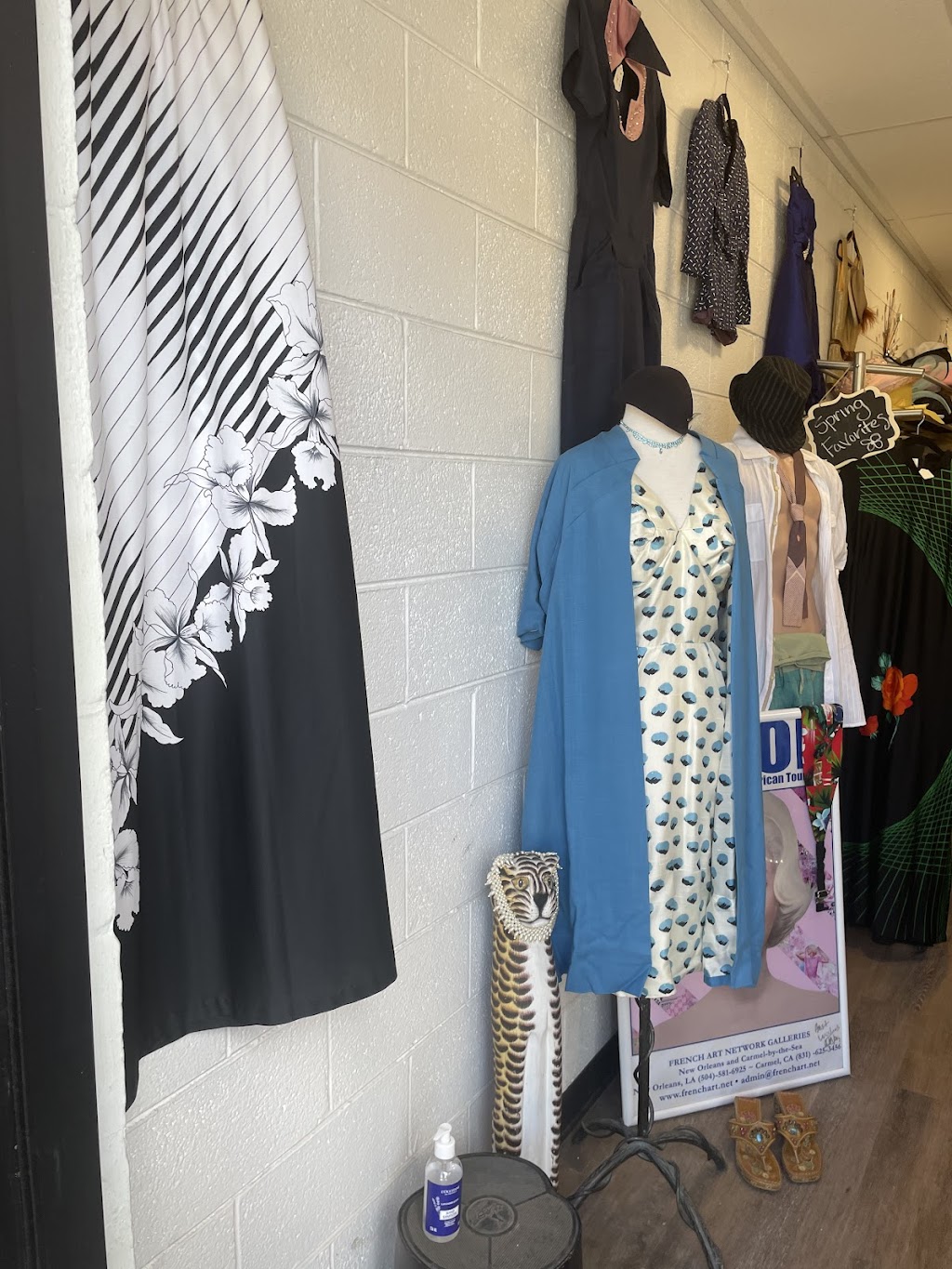 La Chic Vintage, LLC | 16948 S Golden Rd Suite A, Golden, CO 80401, USA | Phone: (720) 296-7262 La Chic Vintage, LLC | 16948 S Golden Rd Suite A, Golden, CO 80401, USA | Phone: (720) 296-7262