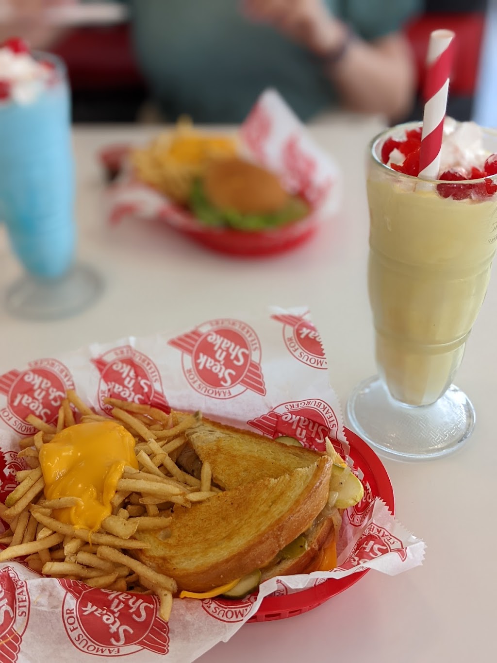 Steak n Shake | 720 81st St, Merrillville, IN 46410, USA | Phone: (219) 736-8901