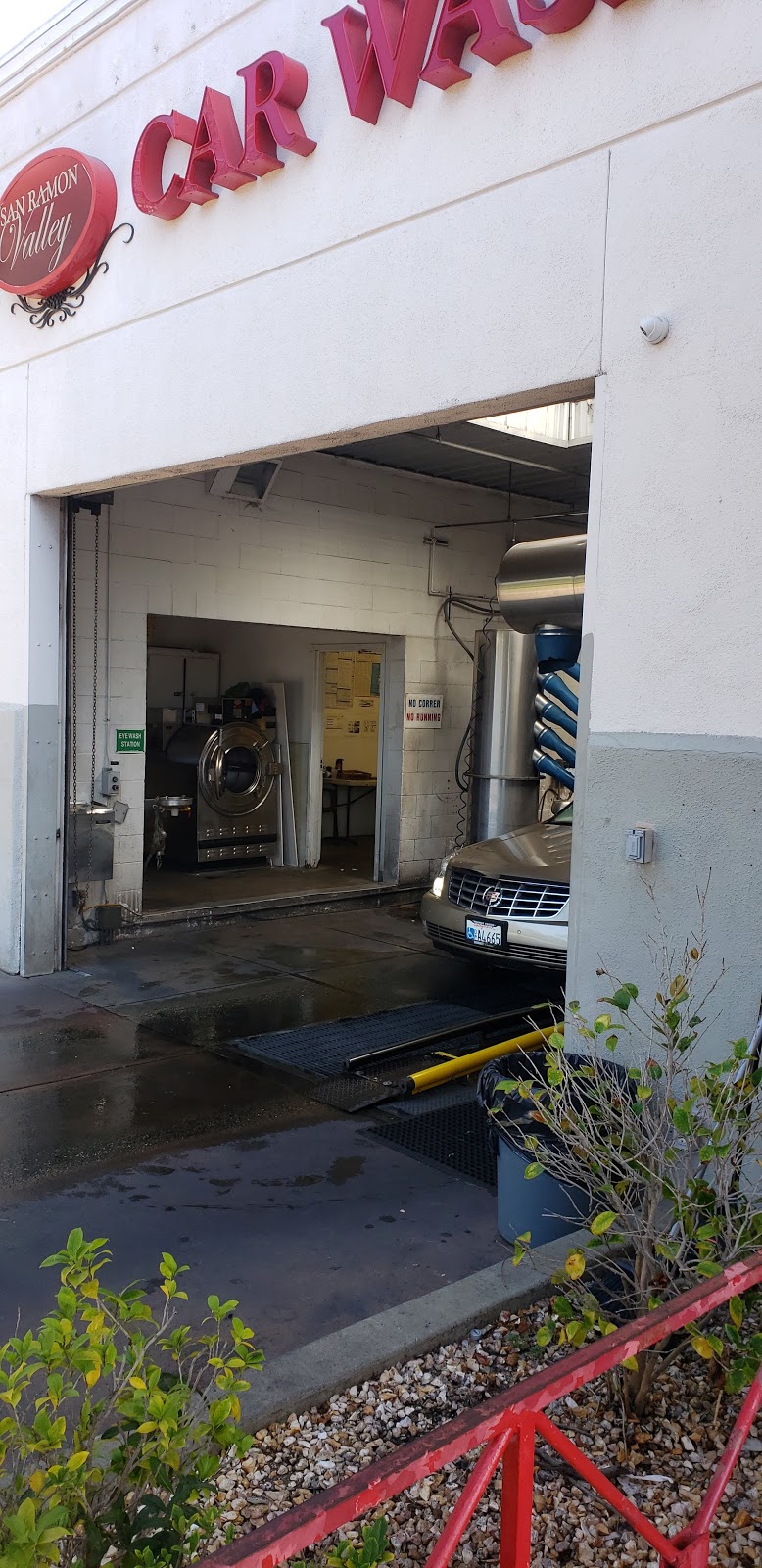 Sponges Car Wash & Detail Center | Magnolia Square, 2061 Camino Ramon, San Ramon, CA 94583 | Phone: (925) 901-1400