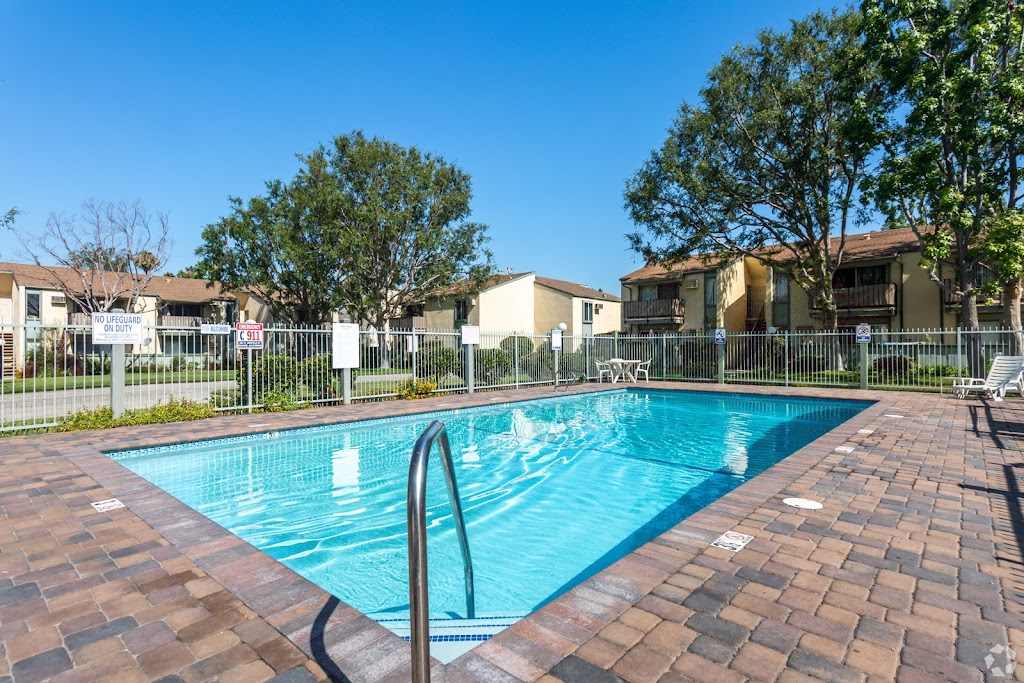 Orangewood Villa Apartments | 201 N Wayfield St, Orange, CA 92867, USA | Phone: (714) 633-7592