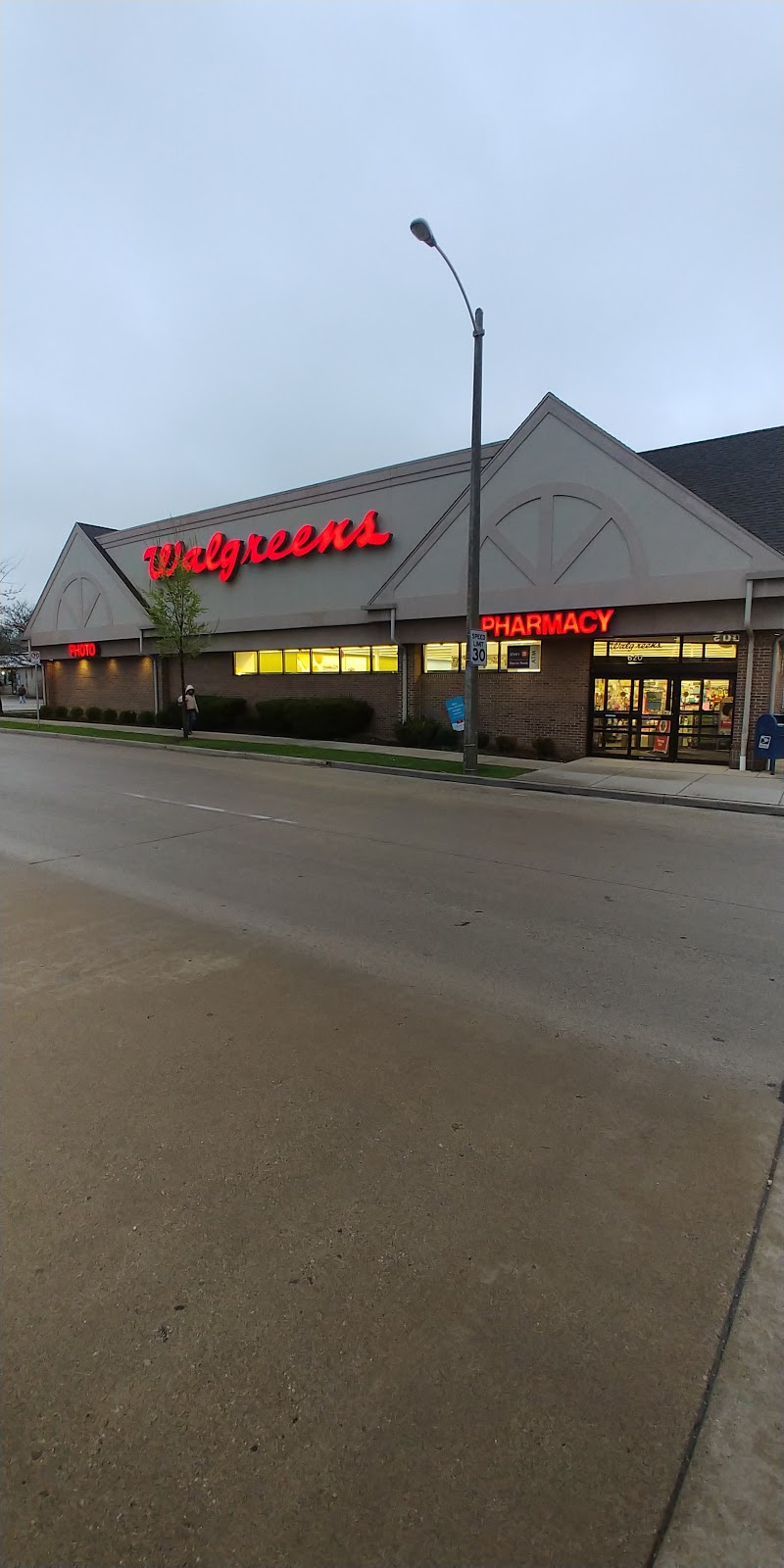 Walgreens | 620 W Oklahoma Ave, Milwaukee, WI 53215 | Phone: (414) 744-1135