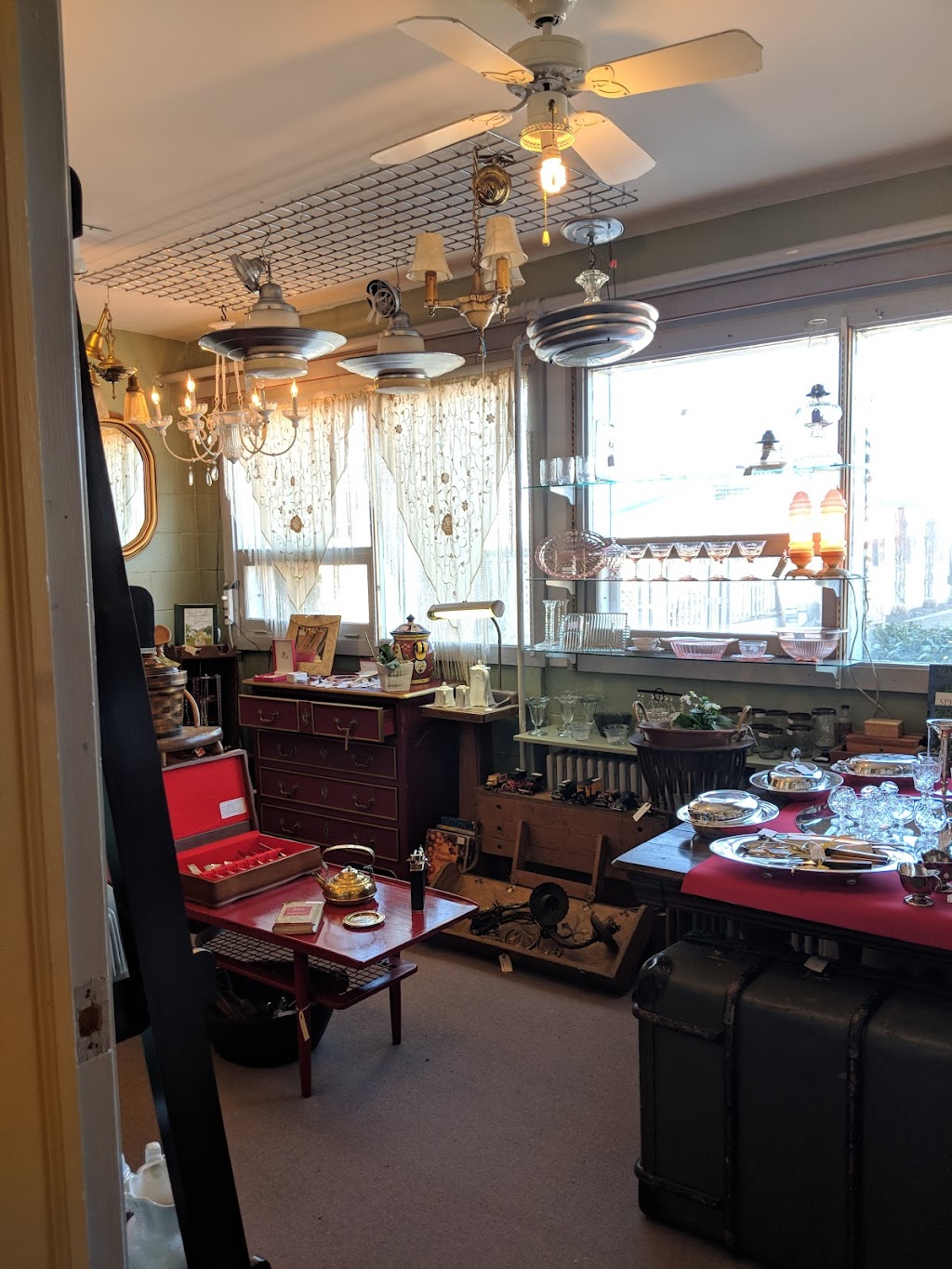 Lakeshore Antiques & Treasures | 855 Lakeshore Rd, Niagara-on-the-Lake, ON L0S 1J0, Canada | Phone: (905) 646-1965