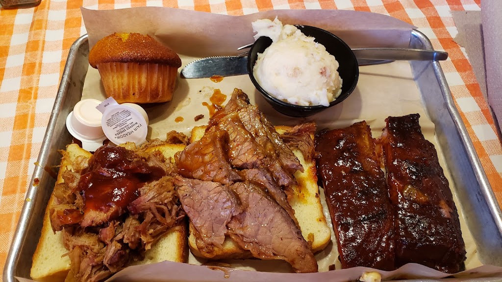 Famous Daves Bar-B-Que | 8605 Citadel Way, Louisville, KY 40220, USA | Phone: (502) 493-2812