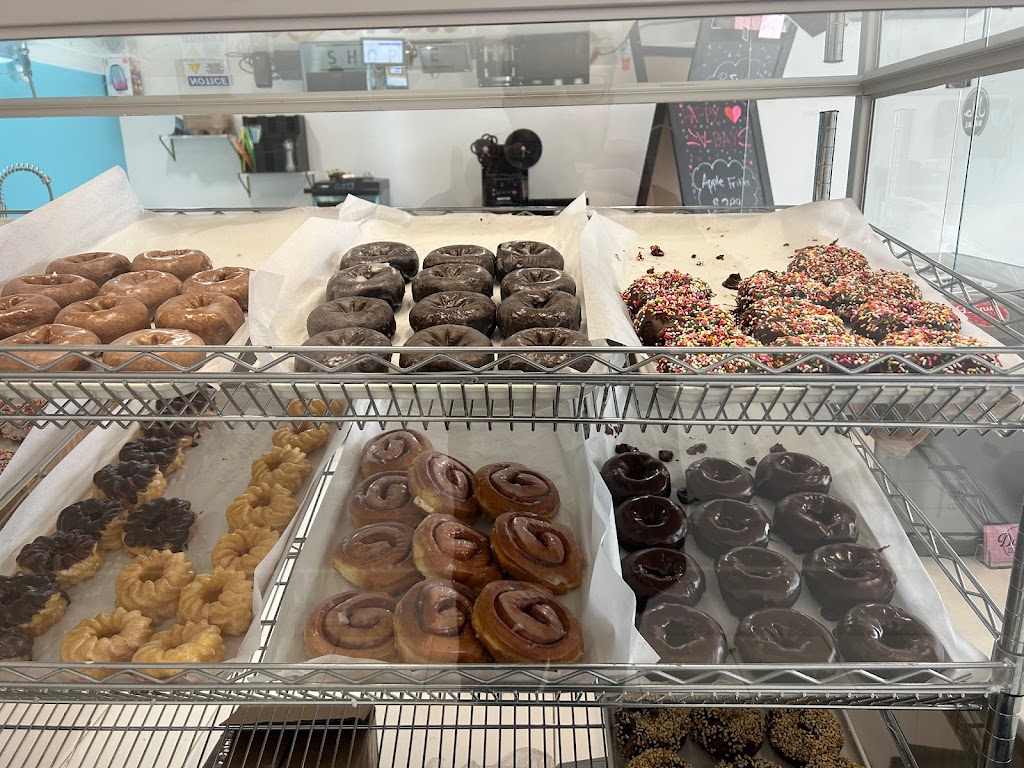 The Donut Shoppe | 2227 N Beech Daly Rd, Dearborn Heights, MI 48127, USA | Phone: (313) 429-9222