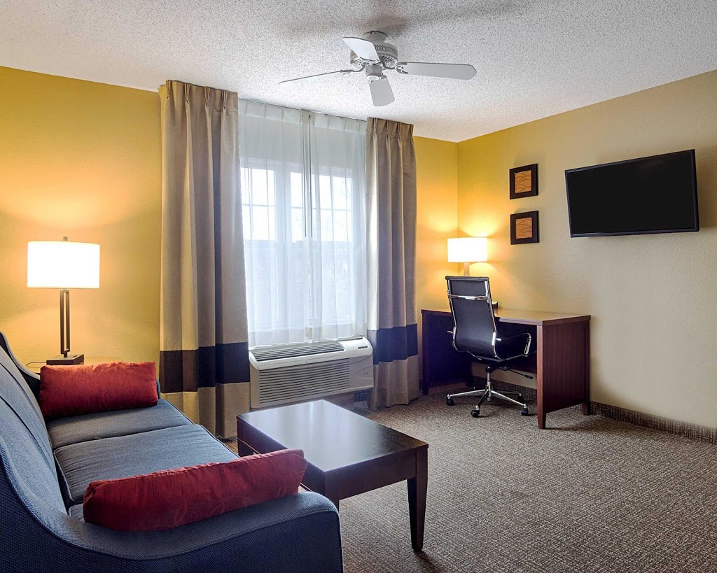 Comfort Inn & Suites | 1415 Port Washington Rd, Grafton, WI 53024, USA | Phone: (262) 387-1180