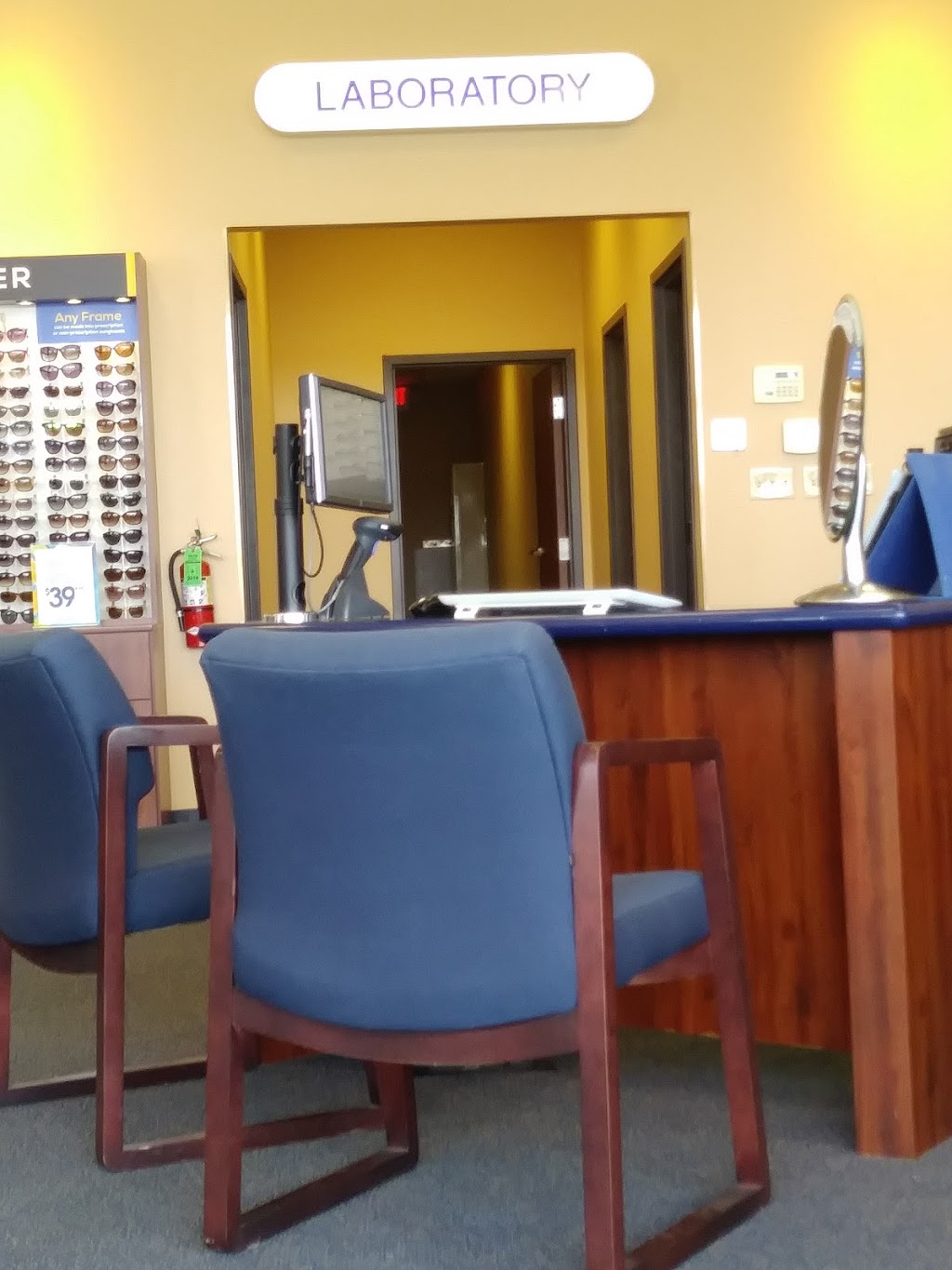 Eyemart Express | 2900 Deerfield Dr Ste 168, Janesville, WI 53546, USA | Phone: (608) 554-0268