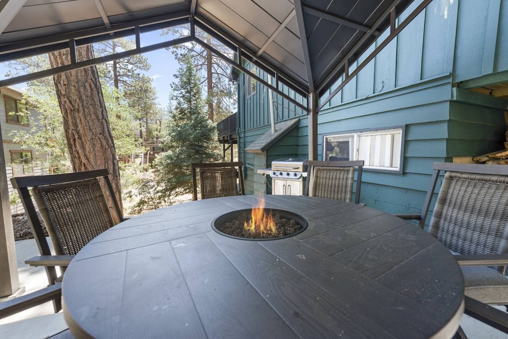 Treehouse by Big Bear Cool Cabins | 864 Kern Ave, Sugarloaf, CA 92386, USA | Phone: (800) 550-8779