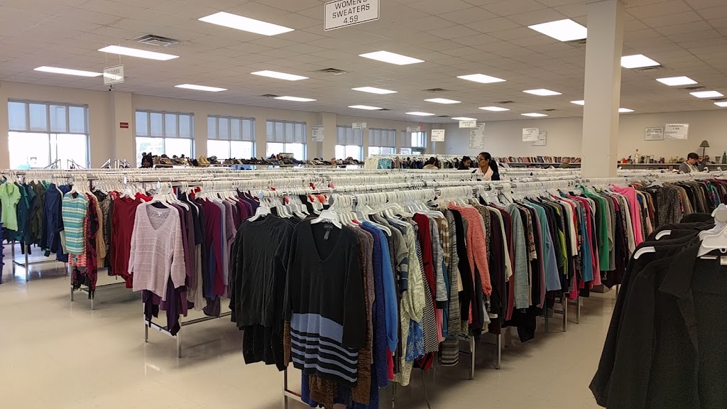 Goodwill Industries of Eastern NC, Inc. - Avent Ferry | 925 Avent Ferry Rd, Holly Springs, NC 27540, USA | Phone: (919) 285-3378