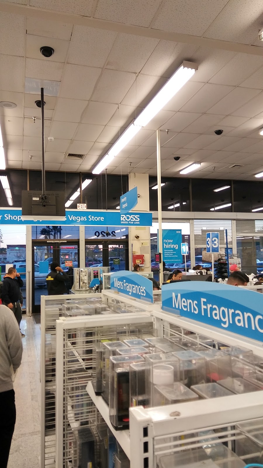 Ross Dress for Less | 2420 E Desert Inn Rd, Las Vegas, NV 89121, USA | Phone: (702) 733-9001