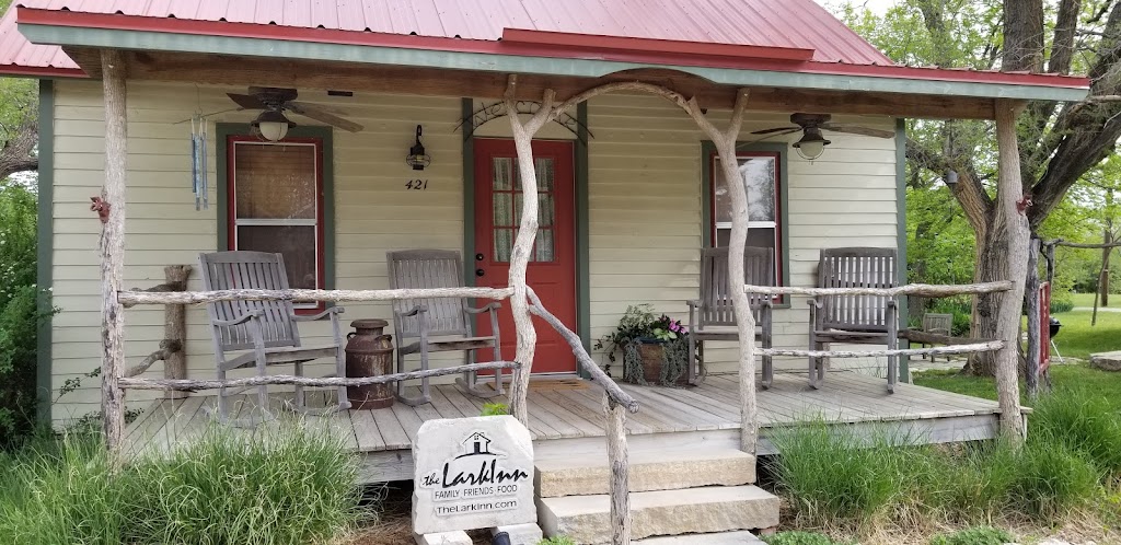 The Lark Inn on Main St. Guesthouse | 421 Main St, Cottonwood Falls, KS 66845, USA | Phone: (620) 273-1135